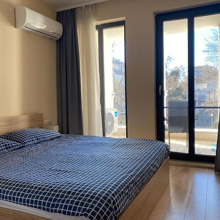 Brand New Apartment With Outdoor Swimming Pool Varna Bagian luar foto