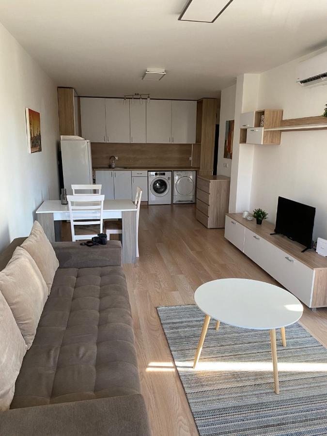 Brand New Apartment With Outdoor Swimming Pool Varna Bagian luar foto